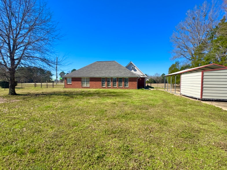 Building Photo - 54 Lawrence Rd