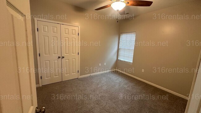 Building Photo - 449 S Longbranch Dr