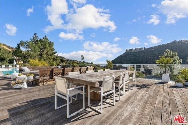 Building Photo - 1650 Clear View Dr