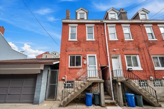 Building Photo - Updated 2 Bed 1 Bath Home With a Loft in Bloomfield - Available NOW!