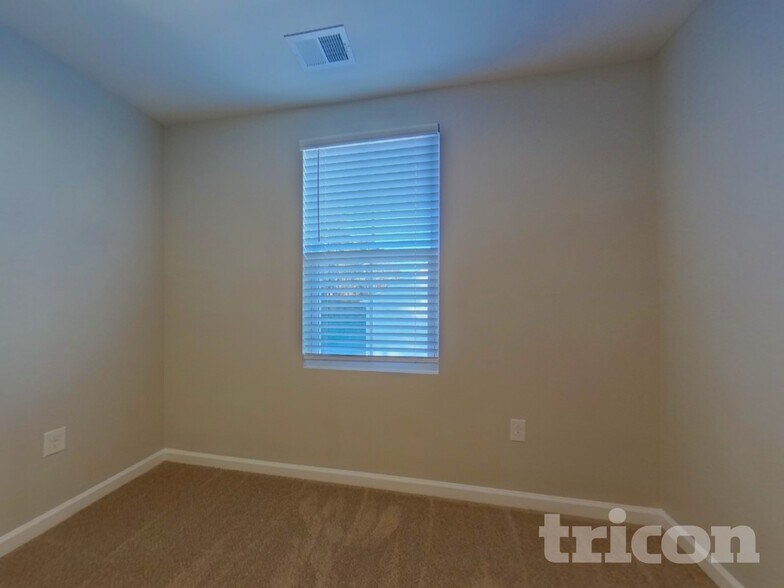 Building Photo - 8991 Celtic Dr