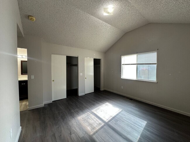 Building Photo - 4541 Creekside Cir