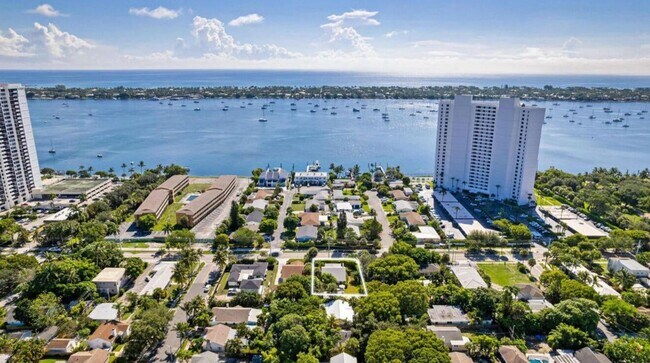 Building Photo - 5301 N Flagler Dr