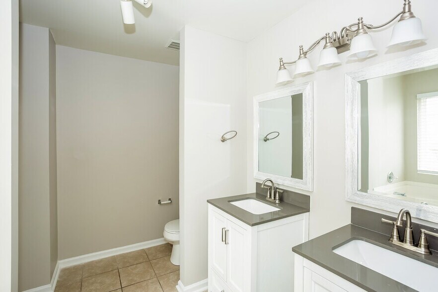 Building Photo - 1470 Kindred Cir NW