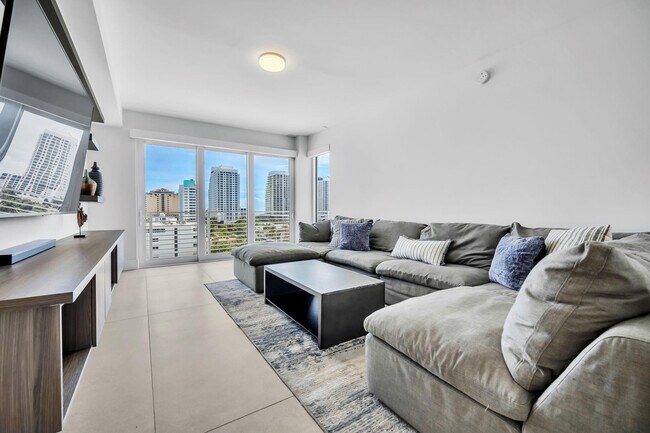 Building Photo - 612 Bayshore Dr