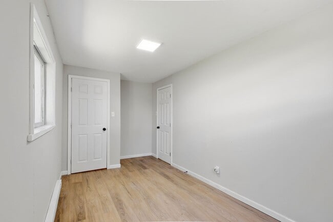 Building Photo - 606 Meadow Ave