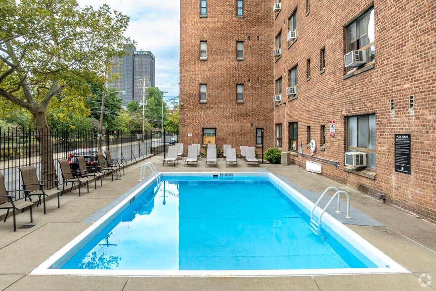Primary Photo - Washington Place Apartments