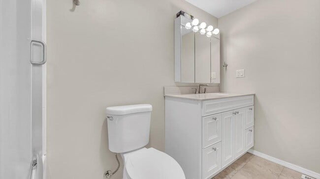 Building Photo - 1526 Ontario Ave