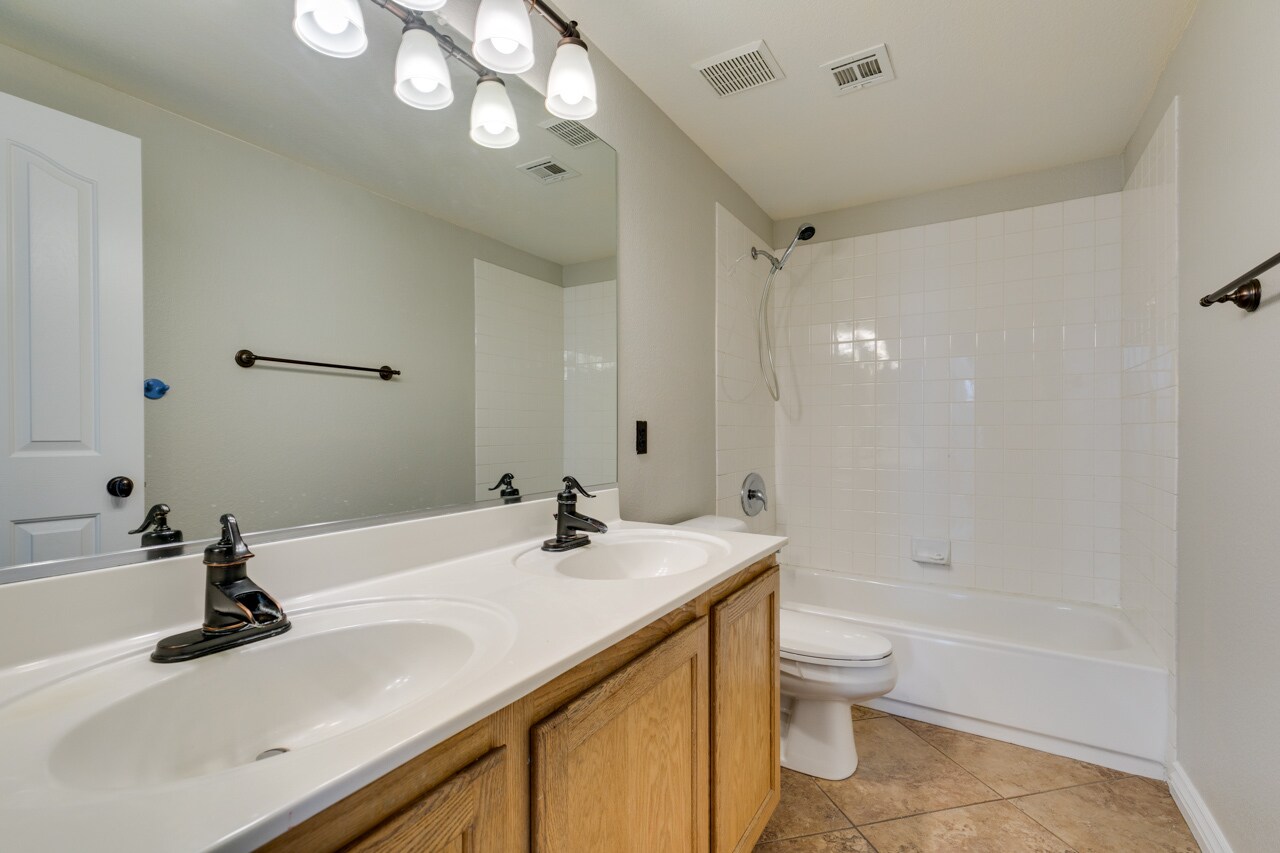 Building Photo - 1404 Pullman Pointe Ct