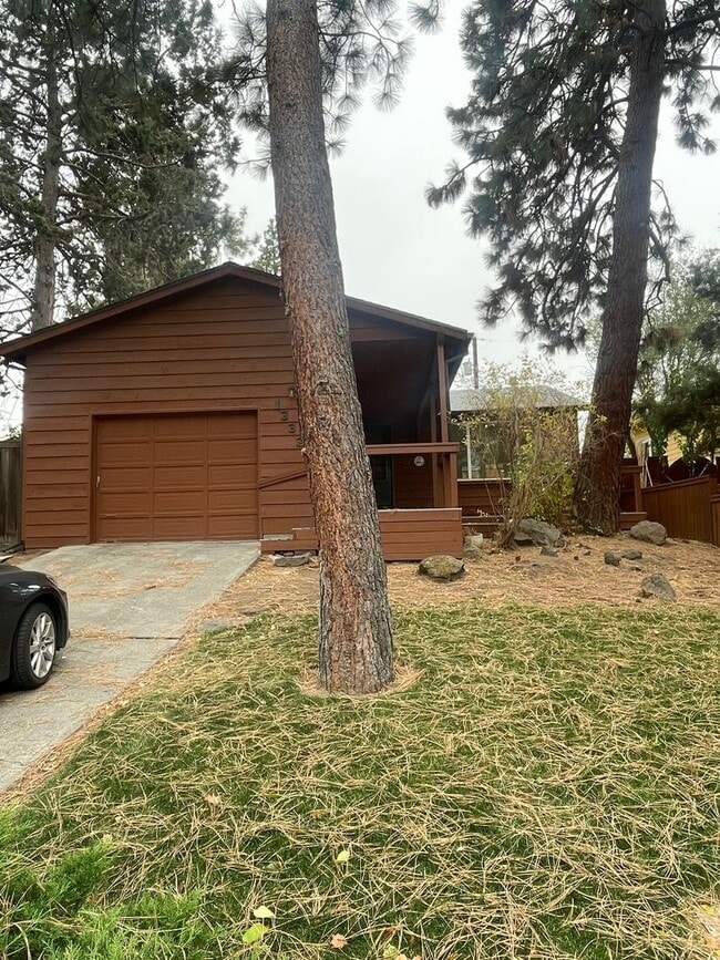 Building Photo - NW BEND Bungalow