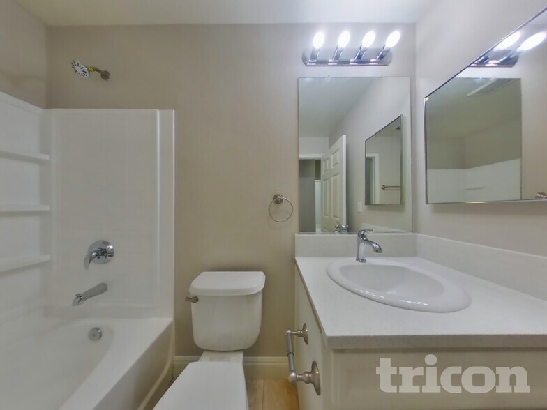 Building Photo - 7820 Golden Ring Way