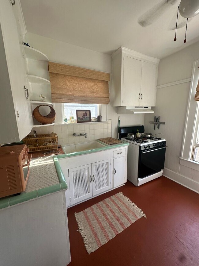 Primary Photo - 1513 Enfield Rd