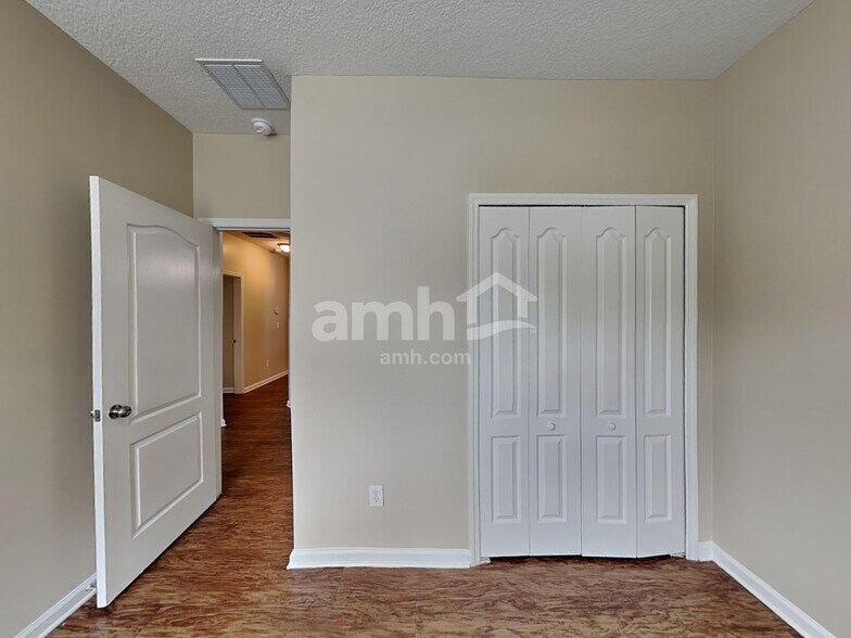 Building Photo - 1406 Canopy Oaks Dr