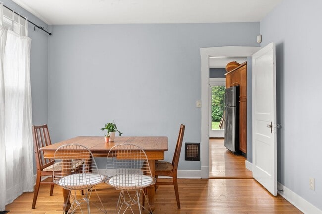 Building Photo - Walk to Hillsboro Village – 24th Ave S Gem!