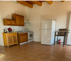 Building Photo - 4654 San Ysidro Pl