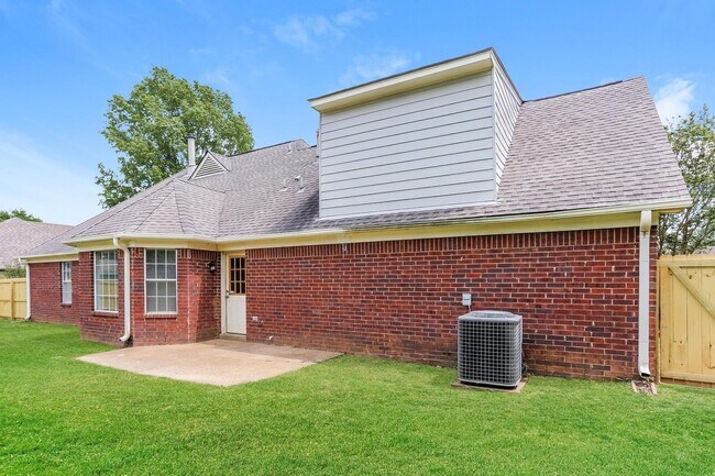 Building Photo - 4111 Meadow Ct Dr
