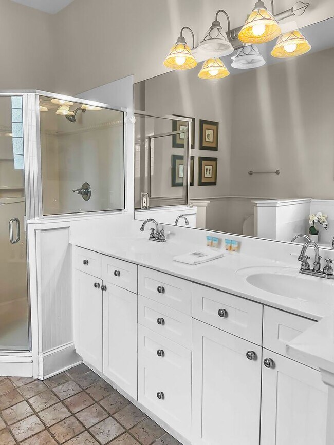 Building Photo - 50% off first months rent.  Open 3 bedroom...