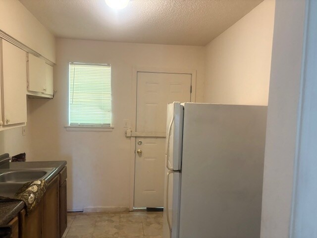 Building Photo - 2565 Peres Ave