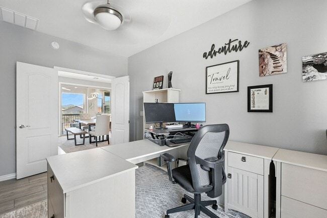 Building Photo - Beautiful condo with mountain views in gated community