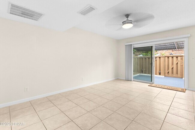 Building Photo - 2200 S Palmetto Ave