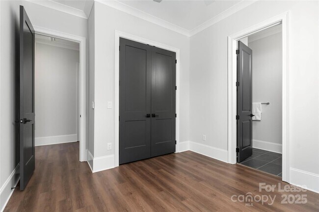 Building Photo - 805 Naples Dr