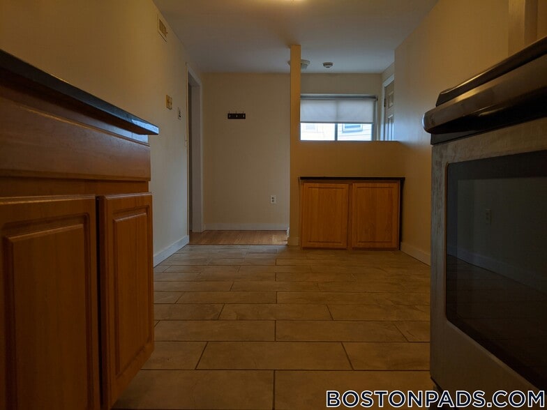 Building Photo - 385 Dorchester St