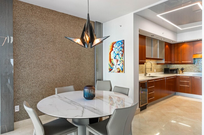 Building Photo - 3101 S Ocean Dr