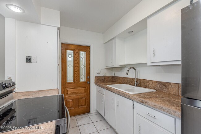 Building Photo - 261 Edgewater Ave SE