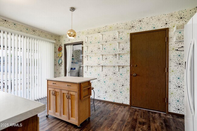 Building Photo - 12543 W Parkwood Dr