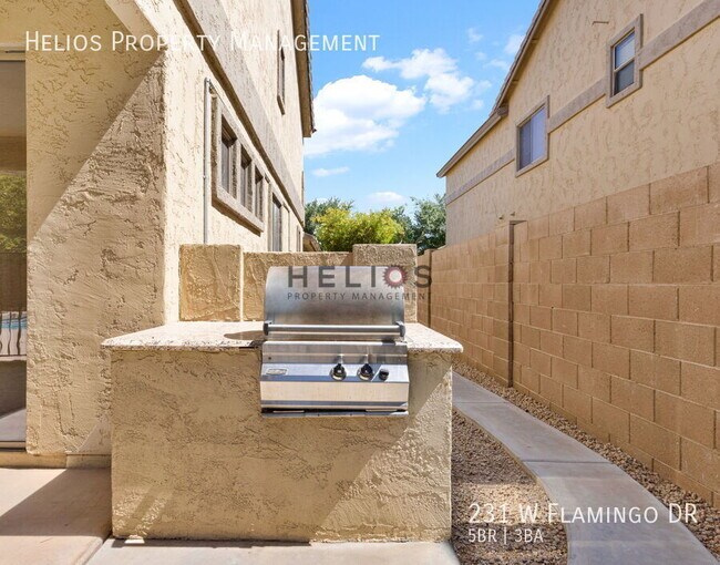 Building Photo - 231 W Flamingo Dr