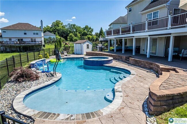 Building Photo - 202 McNair Cir