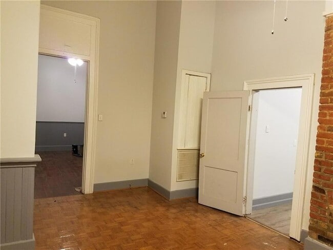 Building Photo - 921 N Miro St