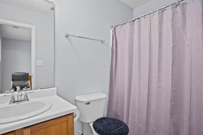 Building Photo - 3bed/2bath Located Right on Campbells Campus!
