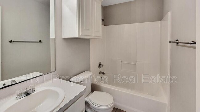 Building Photo - 9902 Risky's Ranch Dr