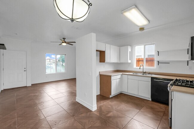 Building Photo - 709 Palmer Pl