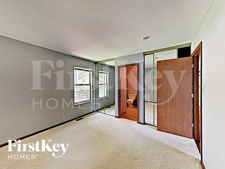 Building Photo - 7011 Blue Mountain Dr