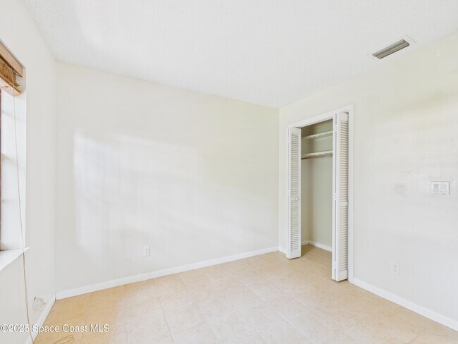 Building Photo - 2265 44th Ave