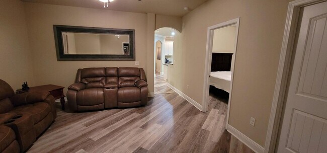 Building Photo - Lovely 3 Bedroom Home in Driftwood Estates!