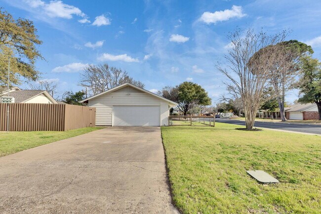 Building Photo - 7709 Shoal Creek Blvd