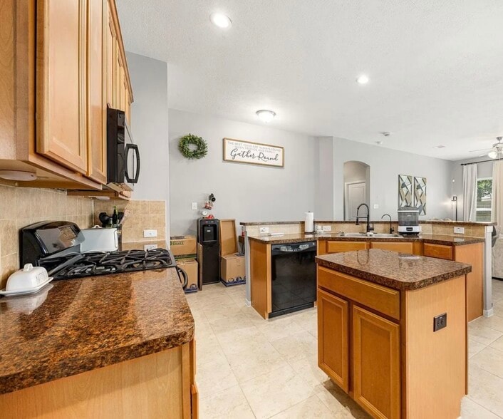 Building Photo - 3015 Crescent Oaks Park Ln
