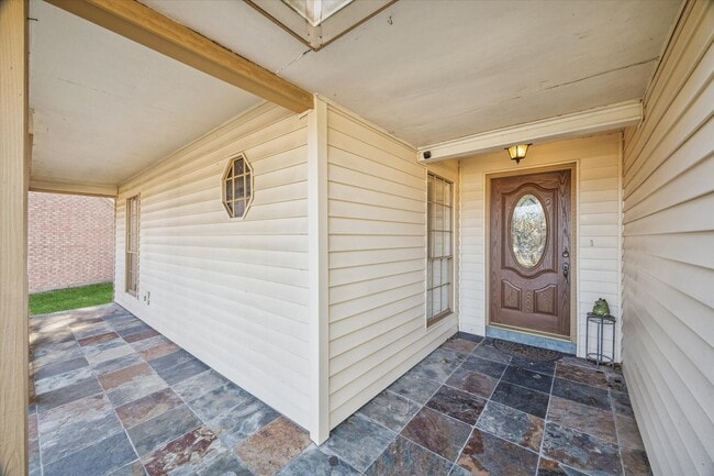 Building Photo - 1119 Downing Cir