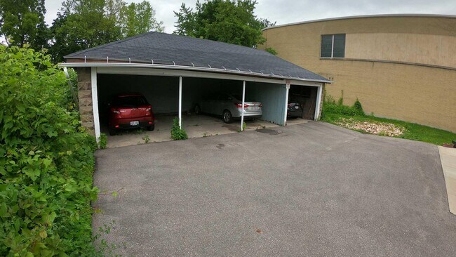 Building Photo - 2416 Atwood Ave