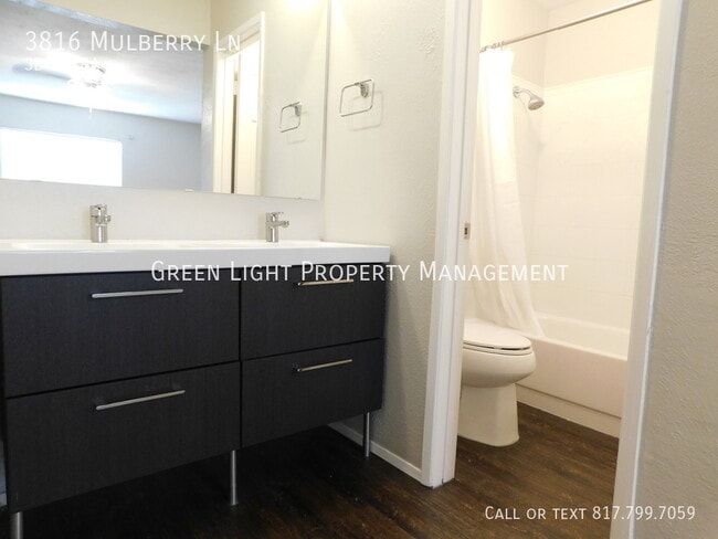 Building Photo - 3816 Mulberry Ln