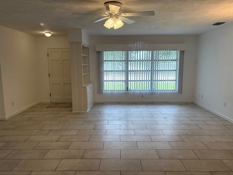living/dining 19x23 - 690 Avenue C SE