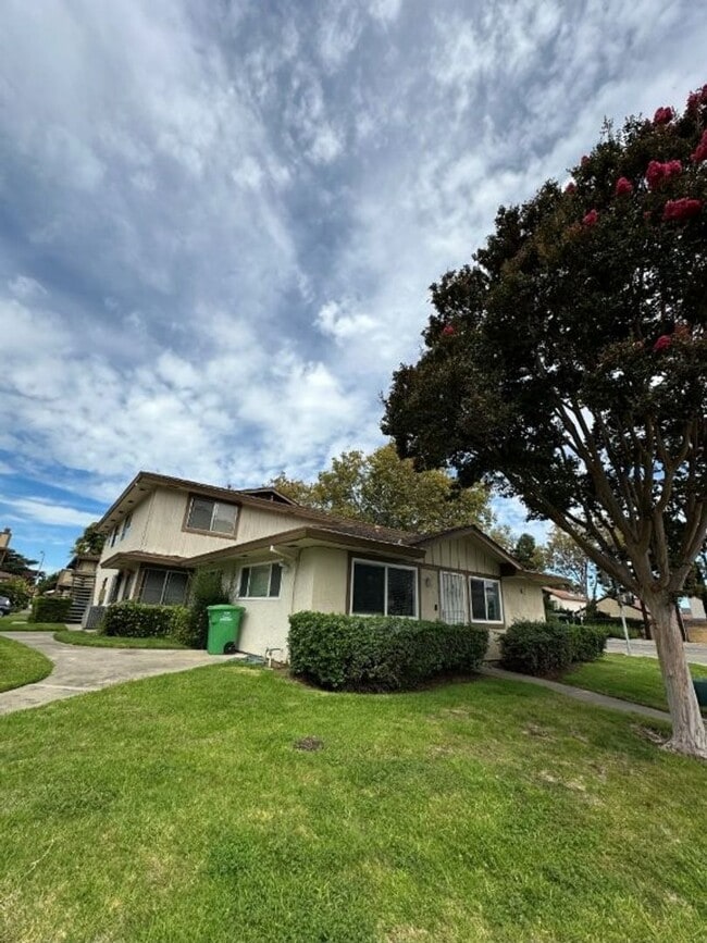 Building Photo - 2297 Medallion Dr
