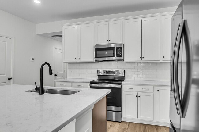 Building Photo - Move-In Ready Home in the Heart of Goose Creek