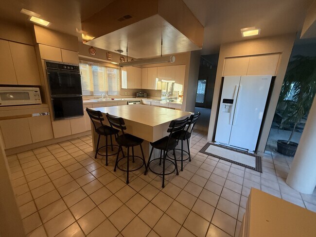 Building Photo - 1722 Alder Dr