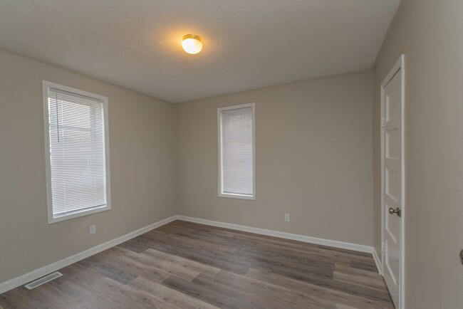 Building Photo - Brick home with a fenced-in yard!