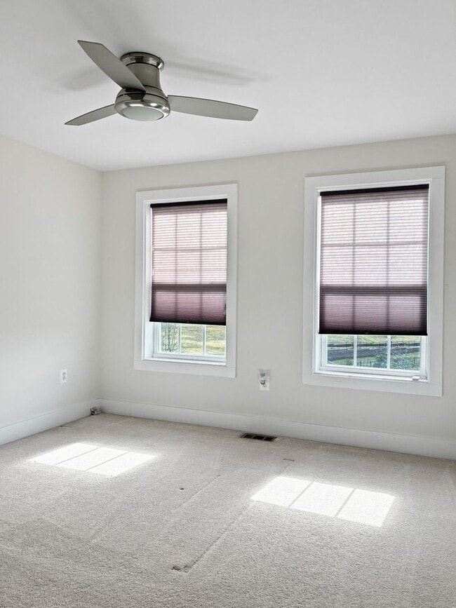 Building Photo - Modern 3 bed, 2.5 bath Townhouse in Henrico!