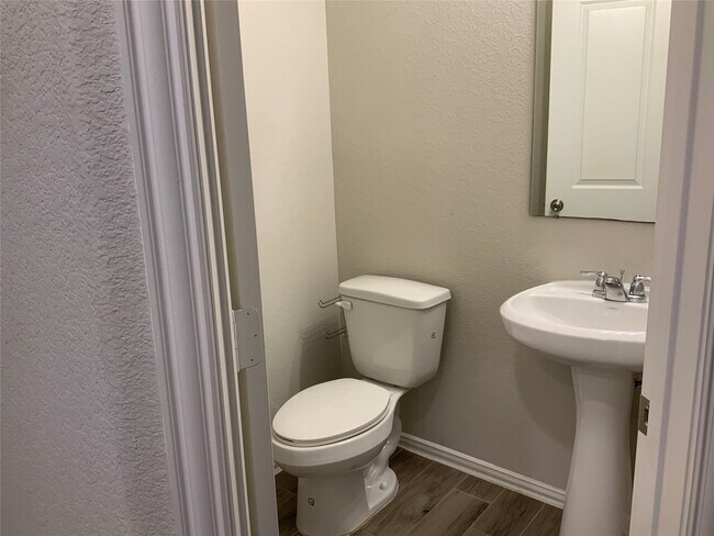 Building Photo - 7310 Saddle Tree Dr